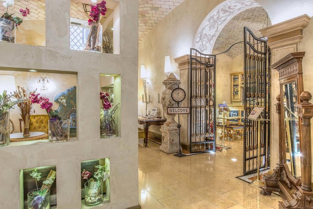 Select Via Veneto Hotel 4*